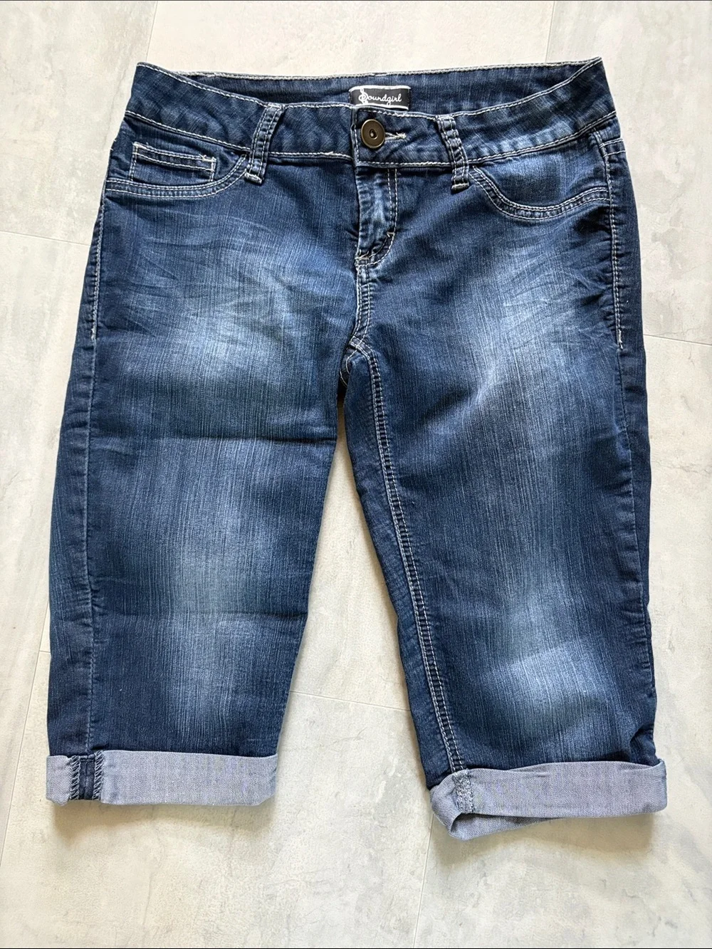 Soundgirl   Bermuda shorts Capri Jean shorts Blue denim Stretch  with fading EUC